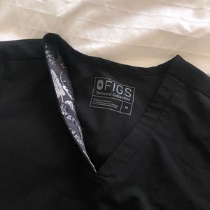 Figs Black with Tropical Detail Scrub Top